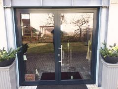 Aluminiumtür mit Stahlrahmen